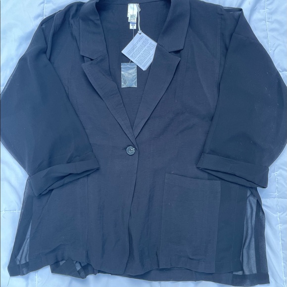 Marla Wynne Layers black blazer. - Picture 3 of 3